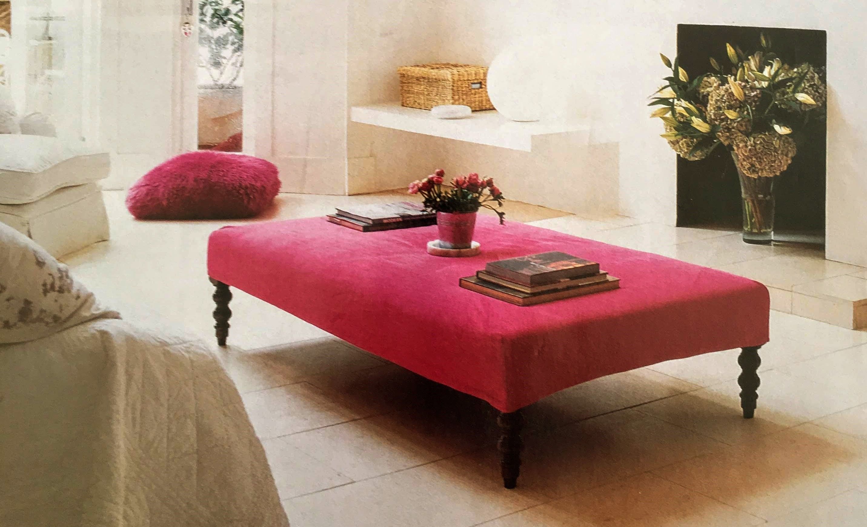 Roter Footstool